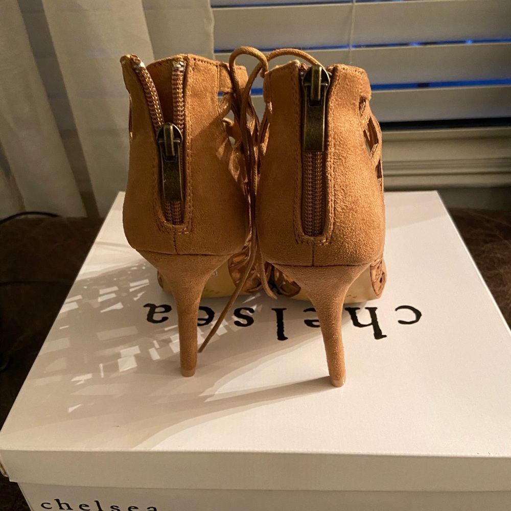 Brand new in box Faux Suede Chelsa&Zoe heels - Picture 3 of 4